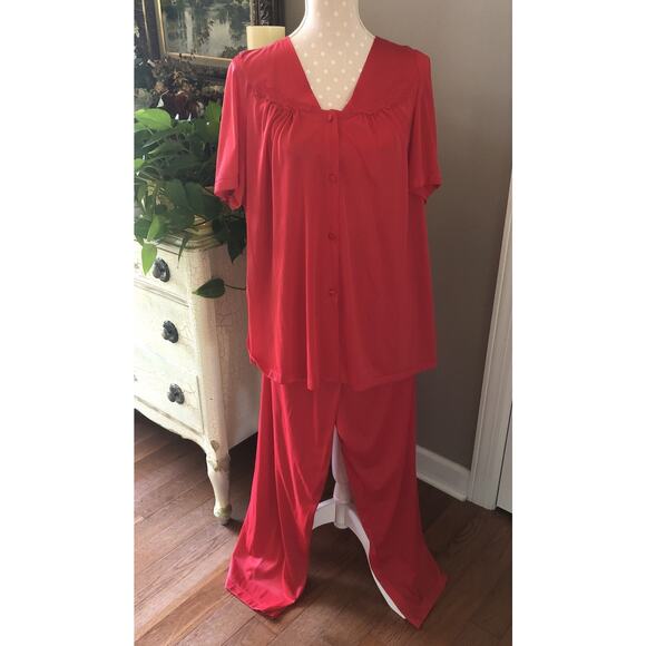 Vintage Size 2XL Vanity Fair 2 Piece Red Pajama Set Nylon Short Sleeves EUC - Picture 1 of 10